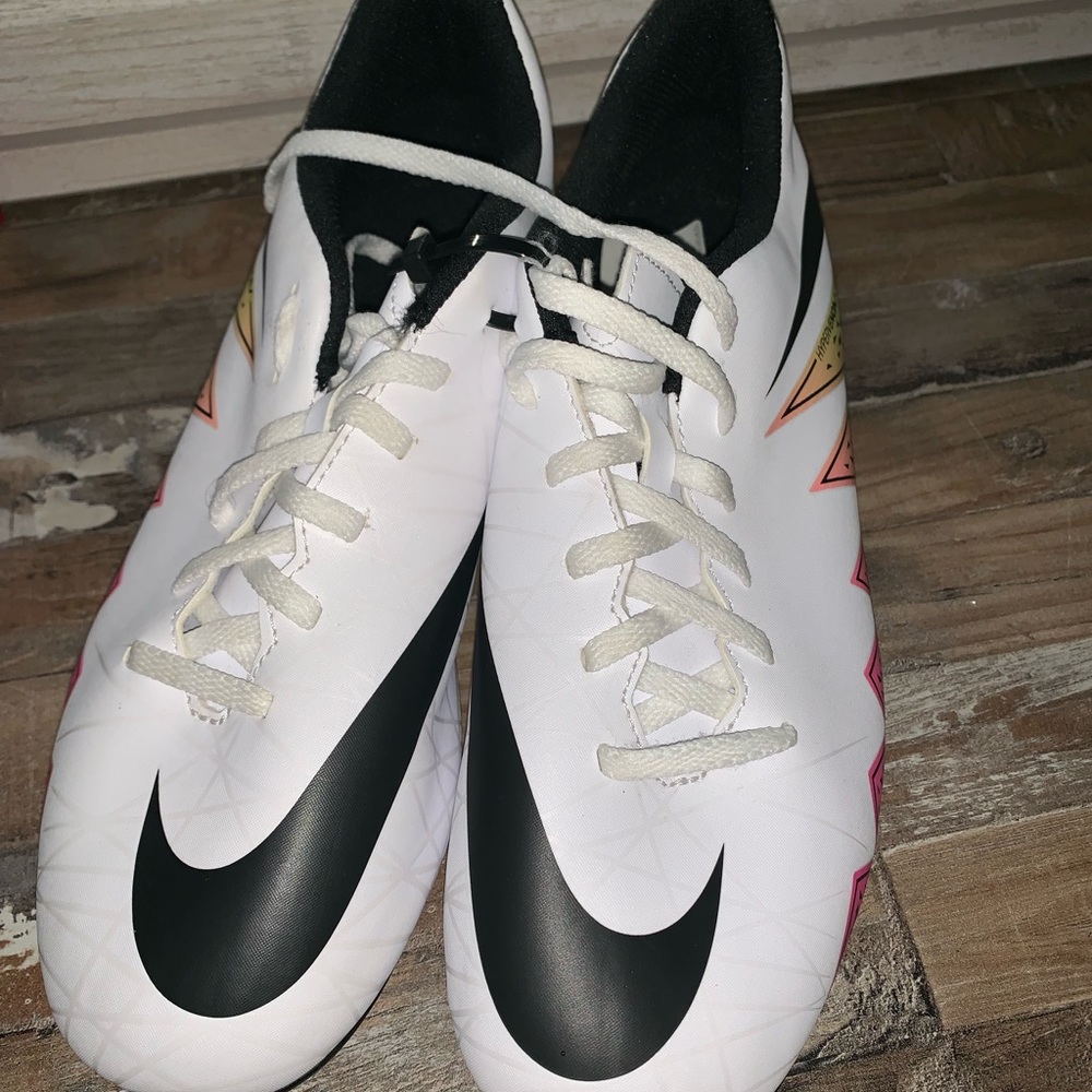 NWT!!!! Girls Youth Nike Hypervenom Soccer Cleats